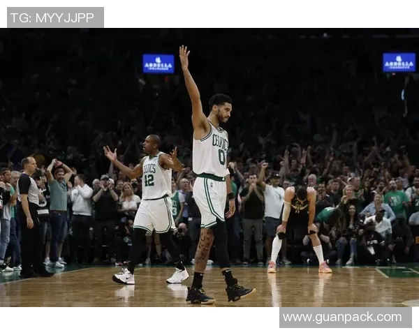 密尔沃基雄鹿VS对手的精彩对决回顾与分析 密尔沃基雄鹿VS对手的精彩对决回顾与分析